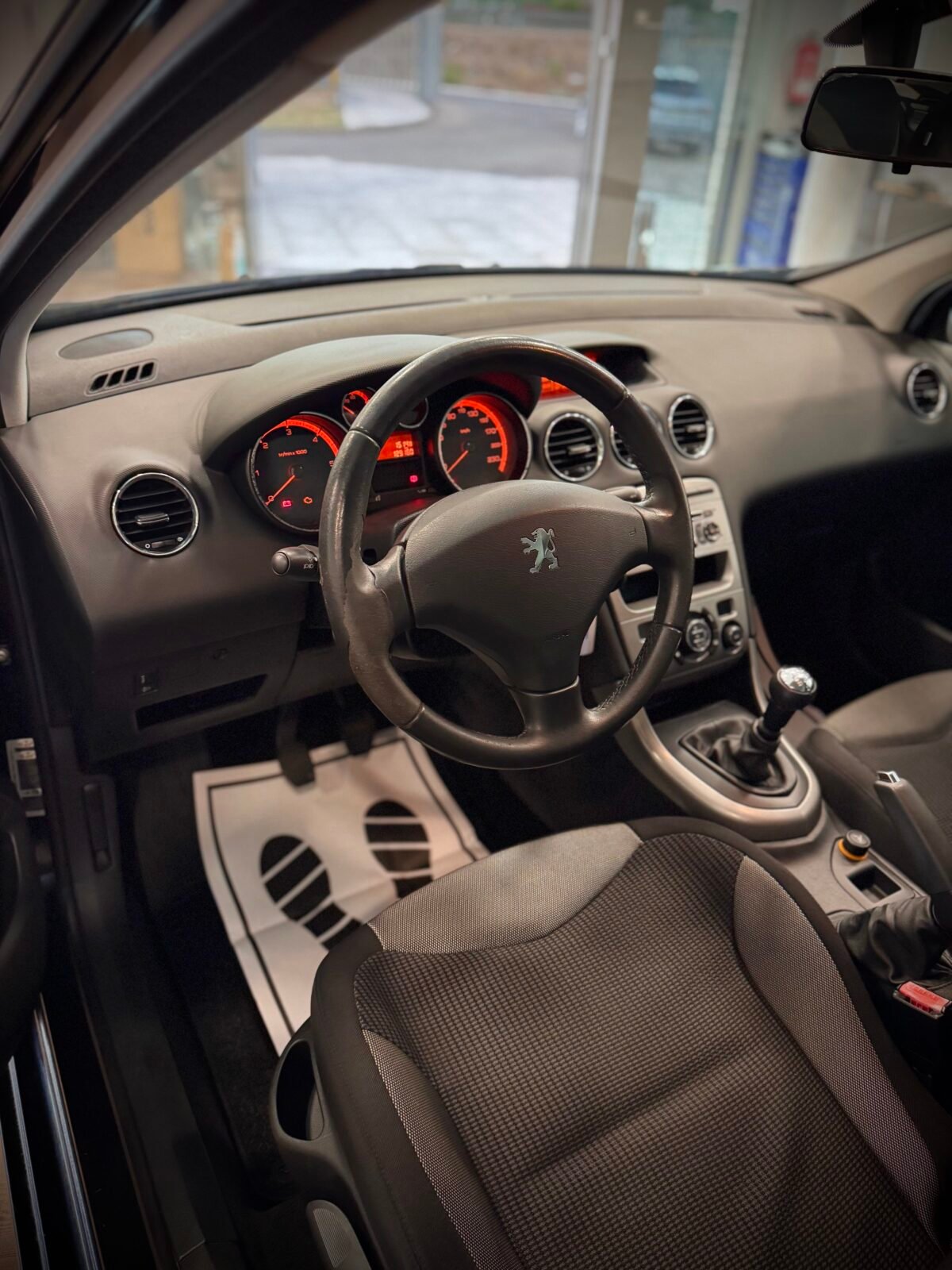 PEUGEOT 308 1.6hdi