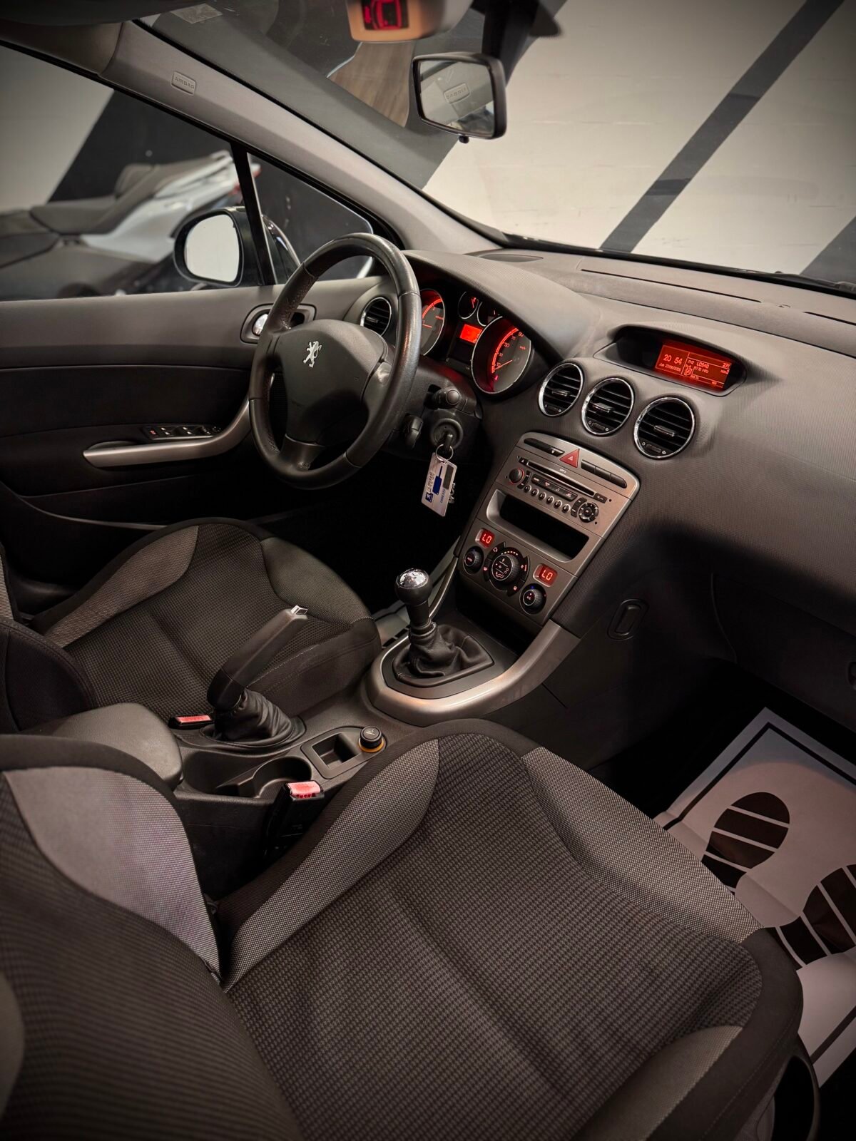 PEUGEOT 308 1.6hdi